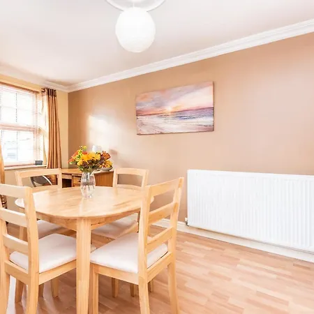 Cosy 1 Bed Flat, 10 Minutes From Centre *